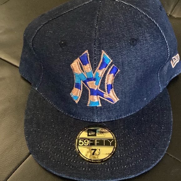 New Era 59FIFTY Blue Denim Cap with Embroidered New York Yankees Logo - Picture 1 of 4